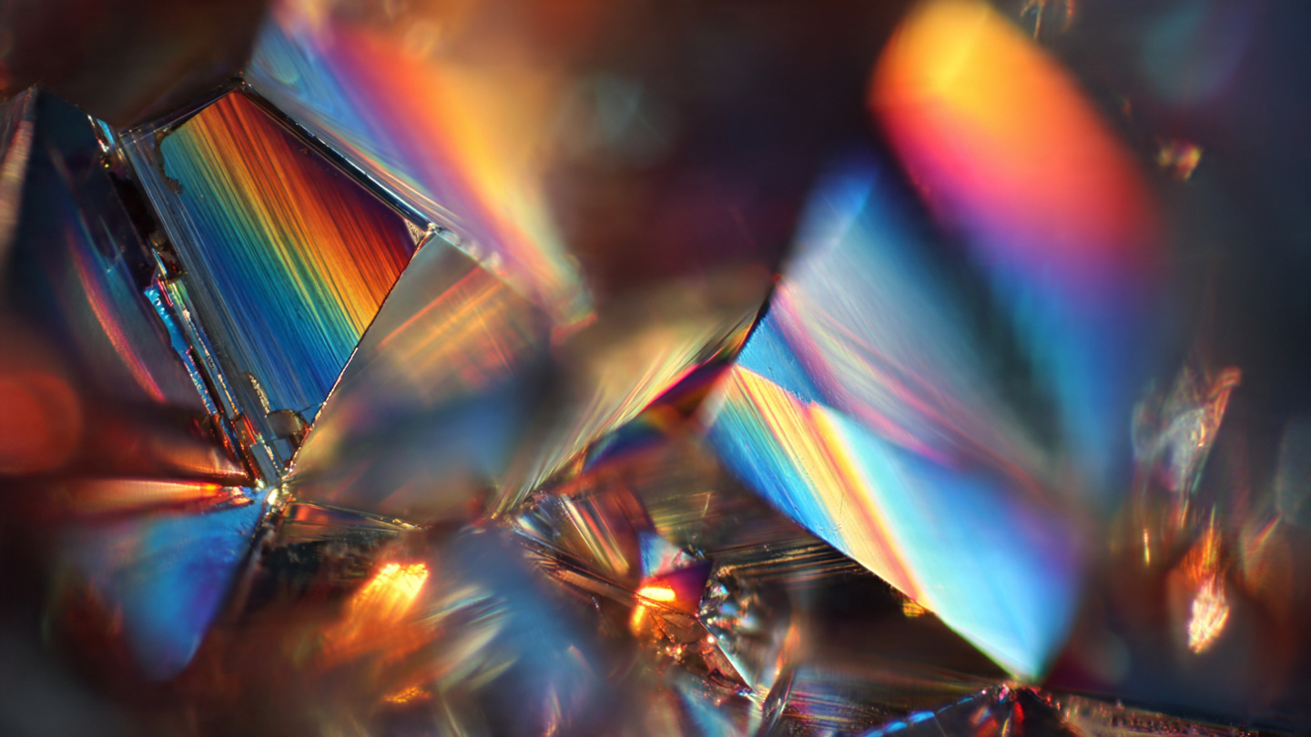 Perovskite-silicon tandem solar cells in a laboratory setting with light spectrum visualization